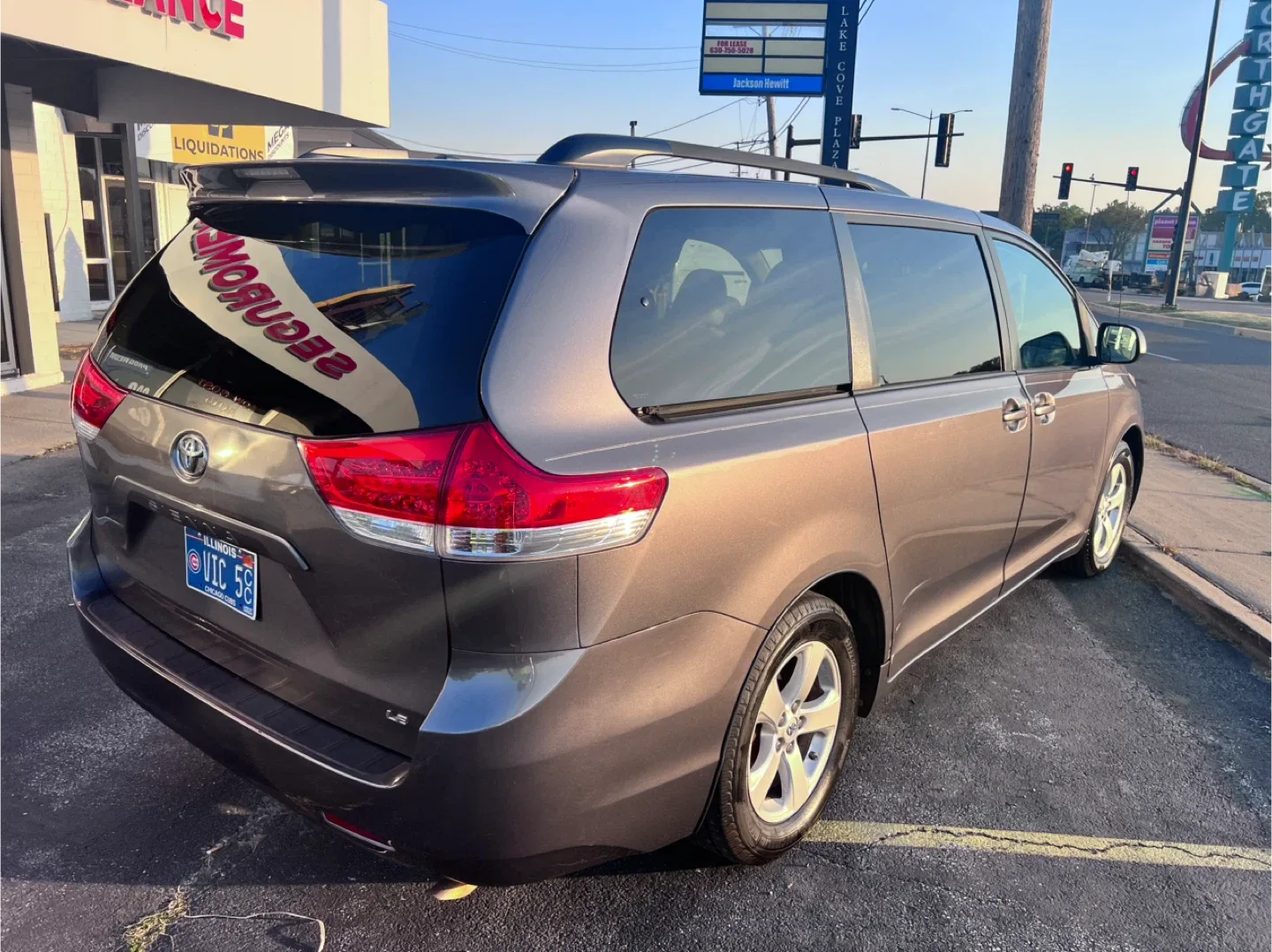 Toyota Sienna Minivan - Gray image indicator(8)