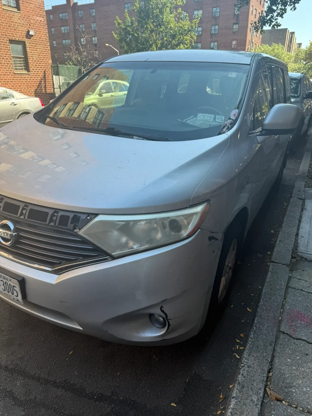 Nissan Quest Minivan - Silver image indicator(3)