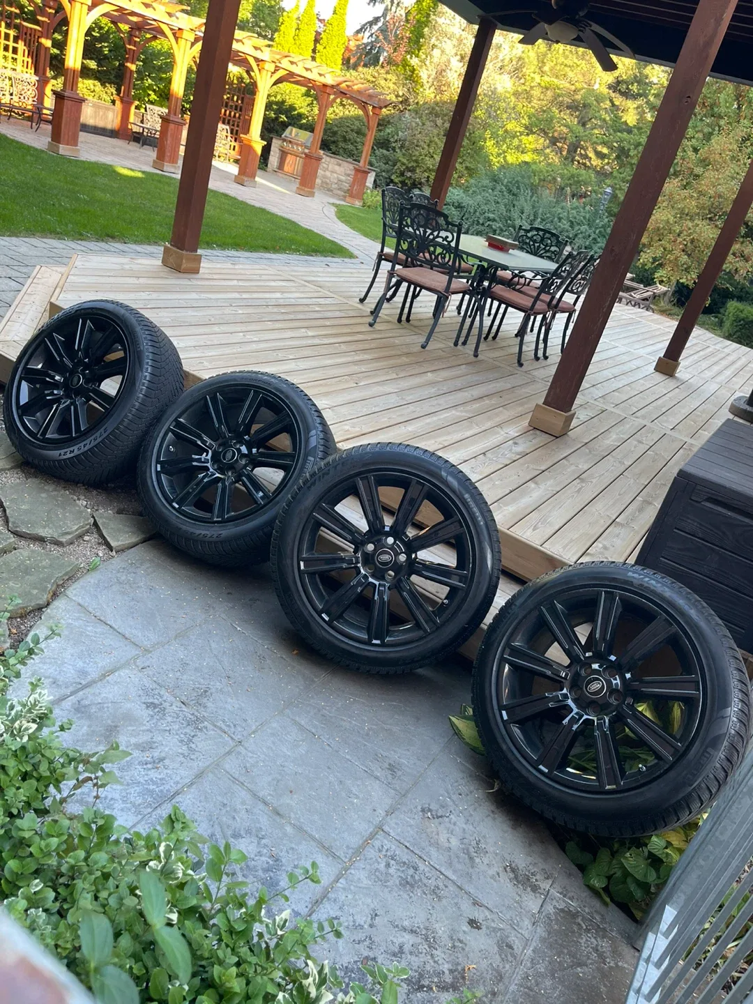 Land Rover Wheels with Pirelli Winter Tires - 275/45R21 image indicator(7)