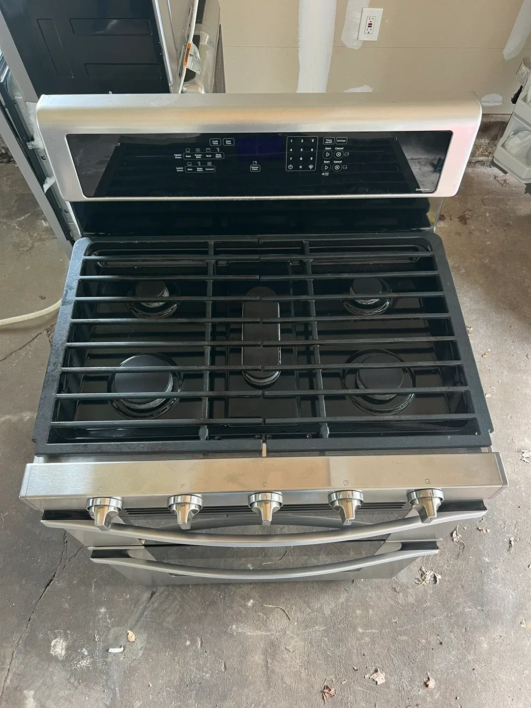 Whirlpool 6.0 cu ft Stainless Steel Double Oven Gas Stove image indicator(2)