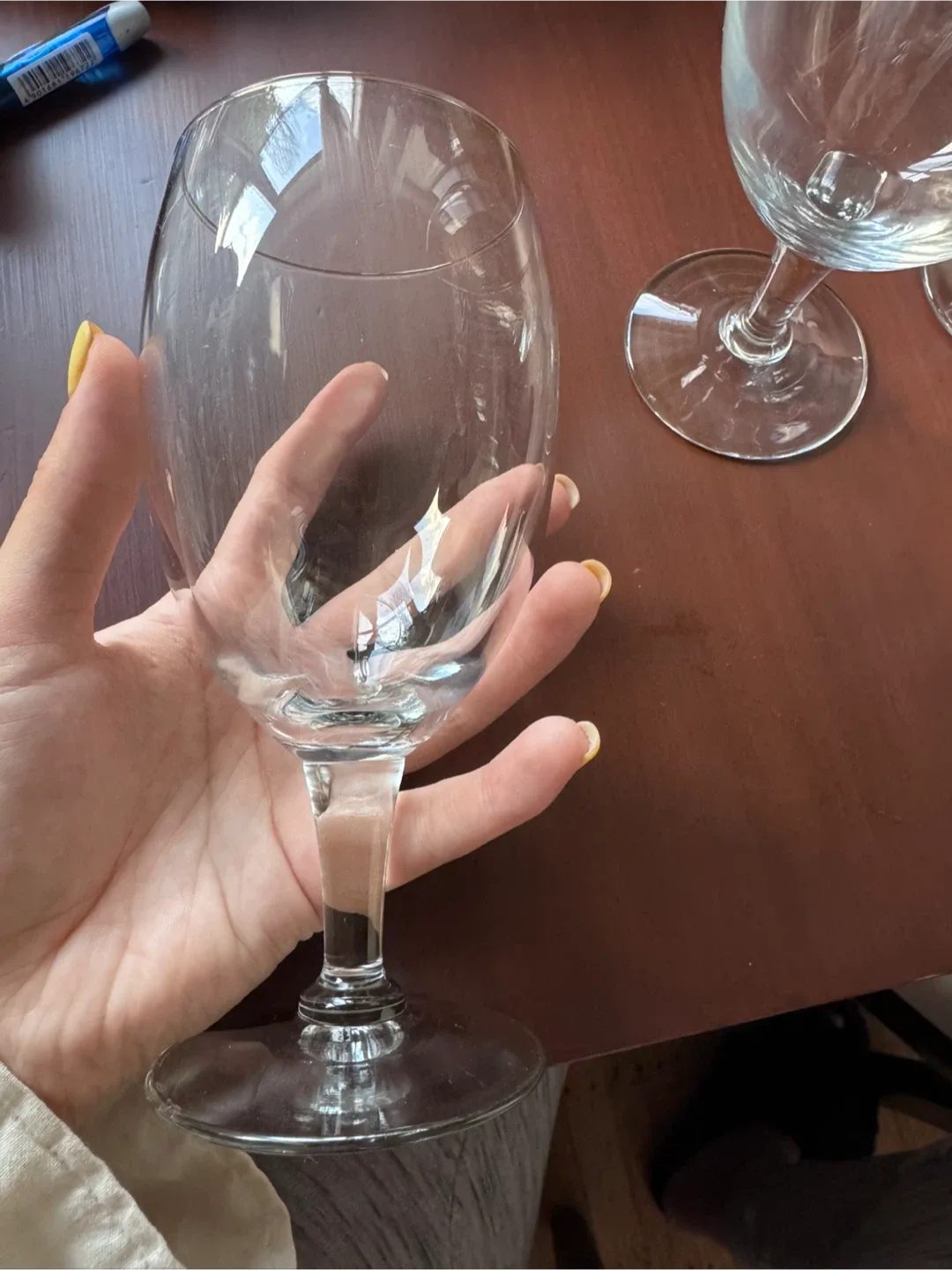 Set of 4 Wine Glasses image indicator(3)