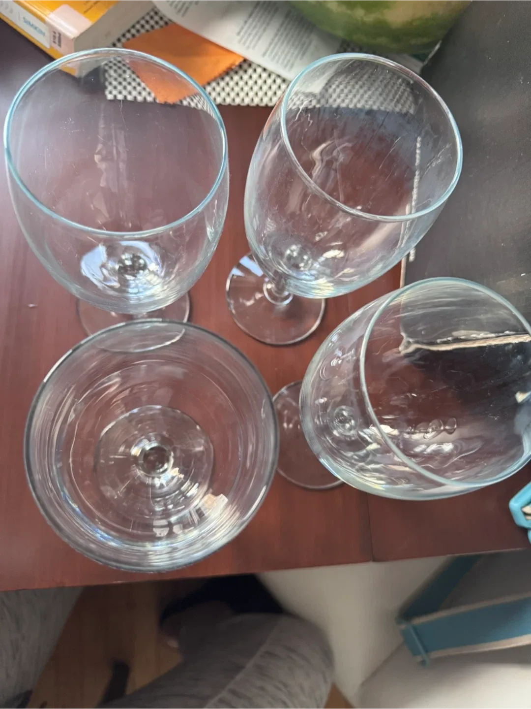 Set of 4 Wine Glasses image indicator(2)