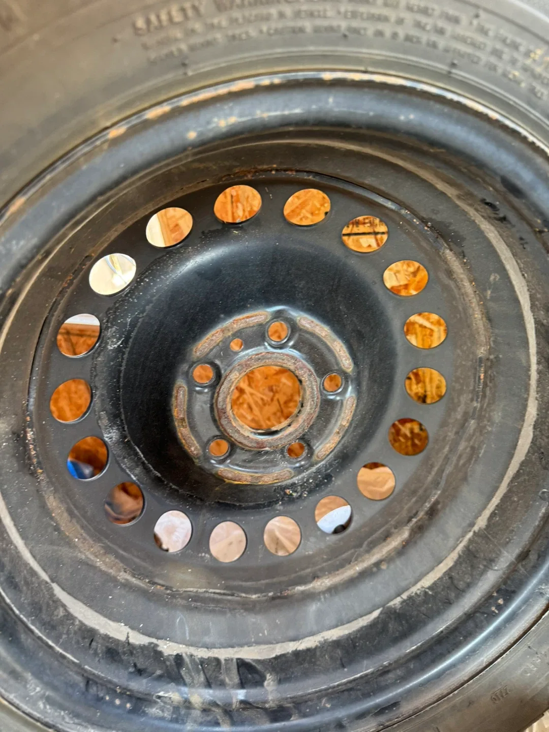 Winter Challenger 195/65R15 Tires on Steel Rim 4 image indicator(3)