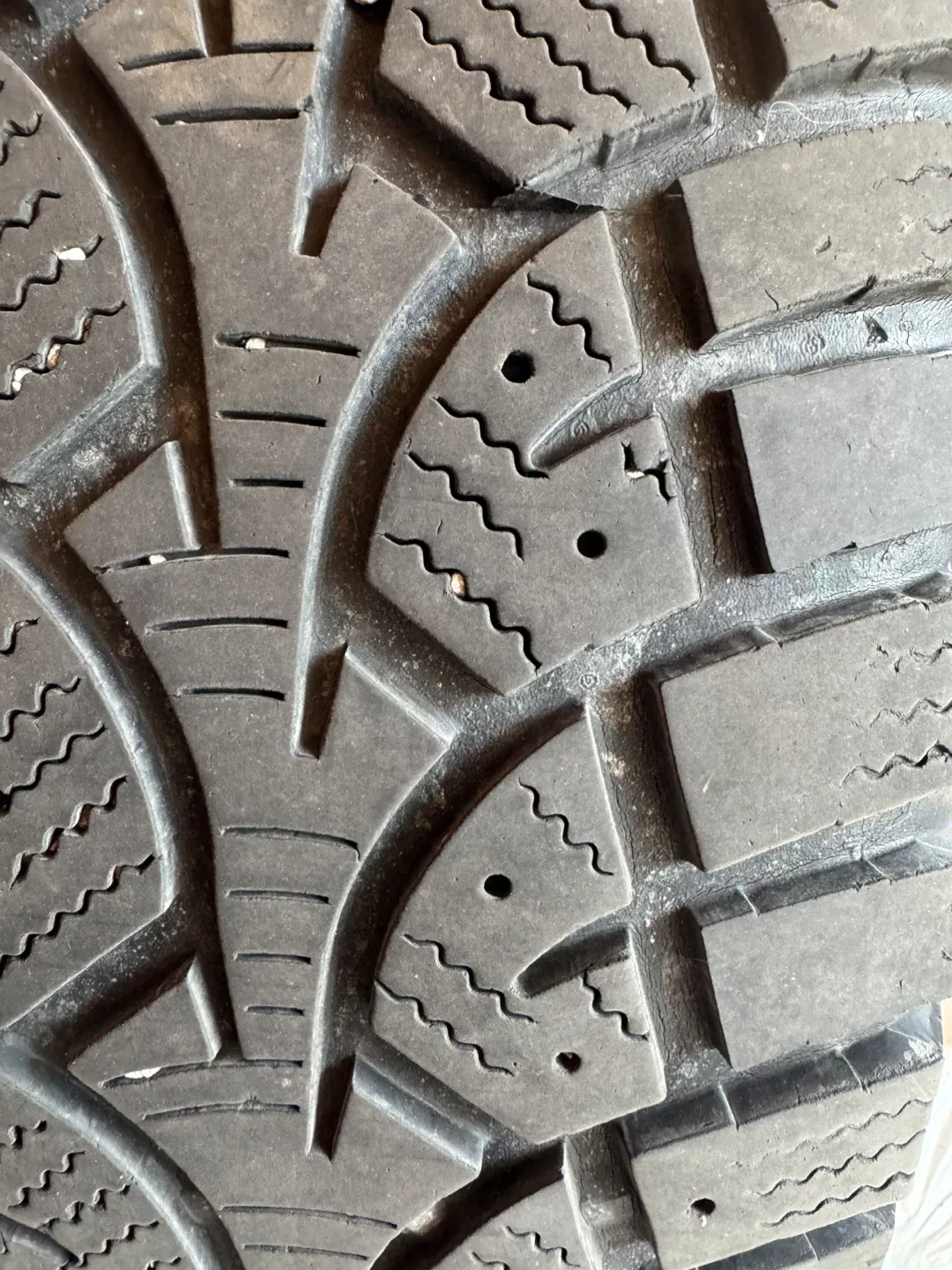 Winter Challenger 195/65R15 Tires on Steel Rim 4 image indicator(6)