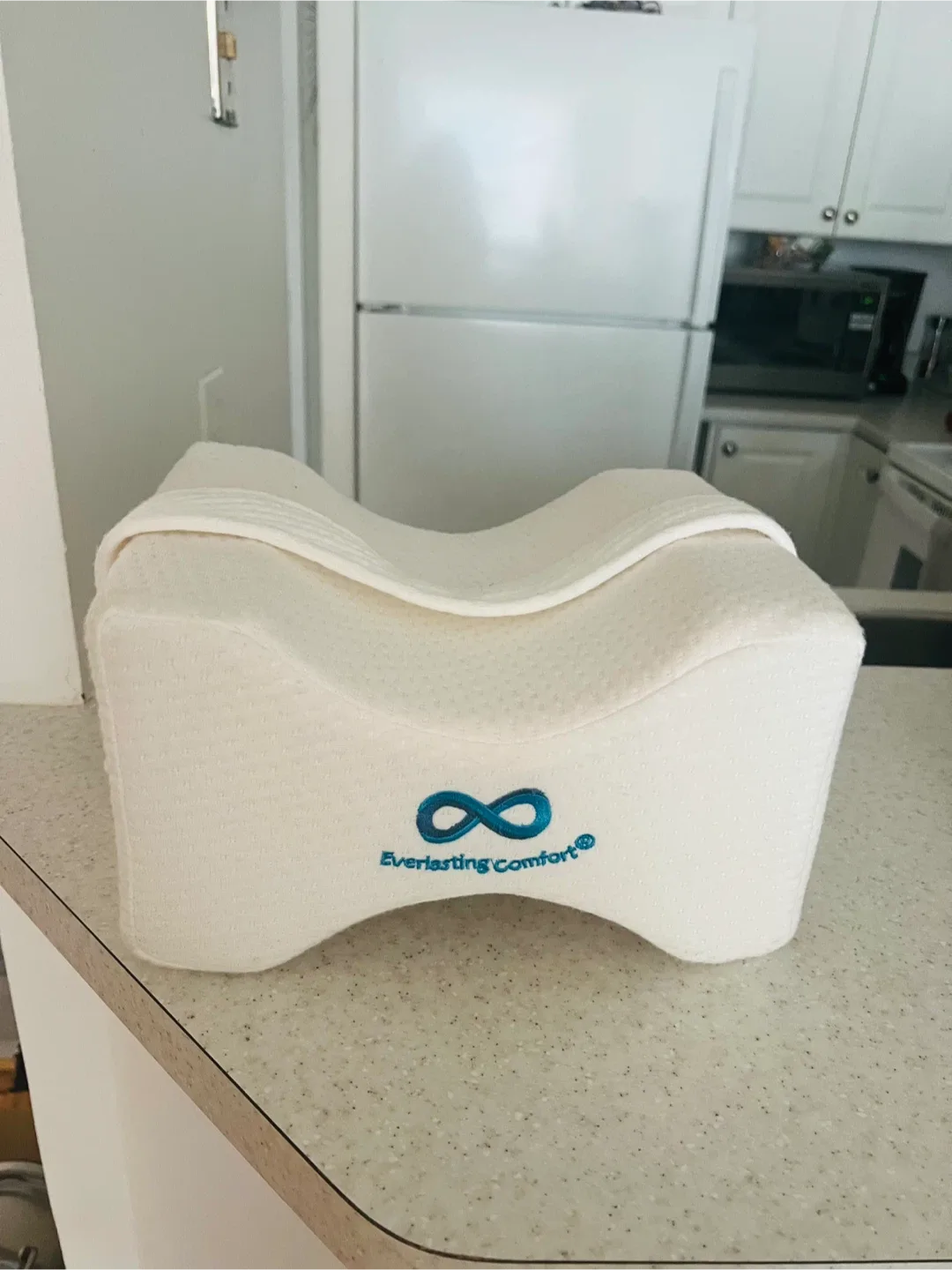 Everlasting Comfort Knee Pillow thumbnail