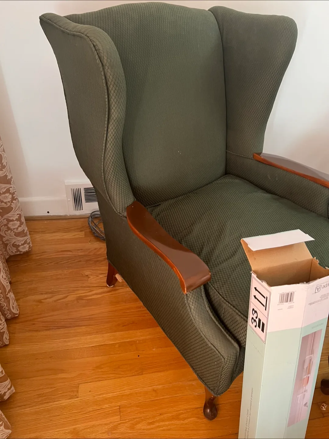 Wingback Chair with Ottoman - Green image indicator(3)
