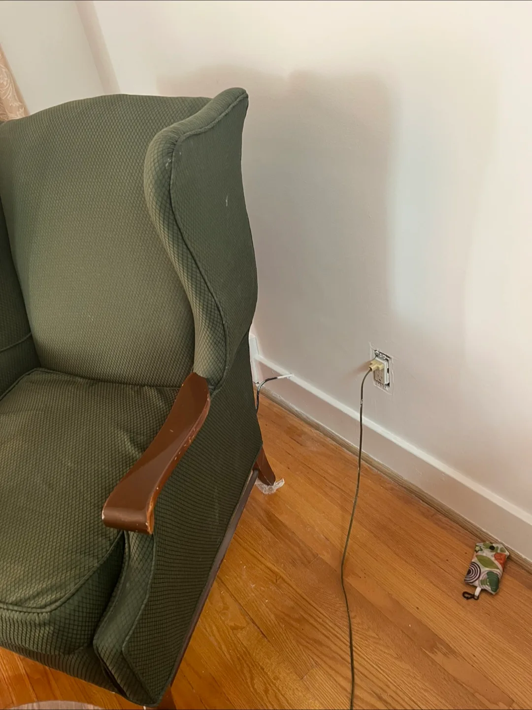 Wingback Chair with Ottoman - Green image indicator(4)