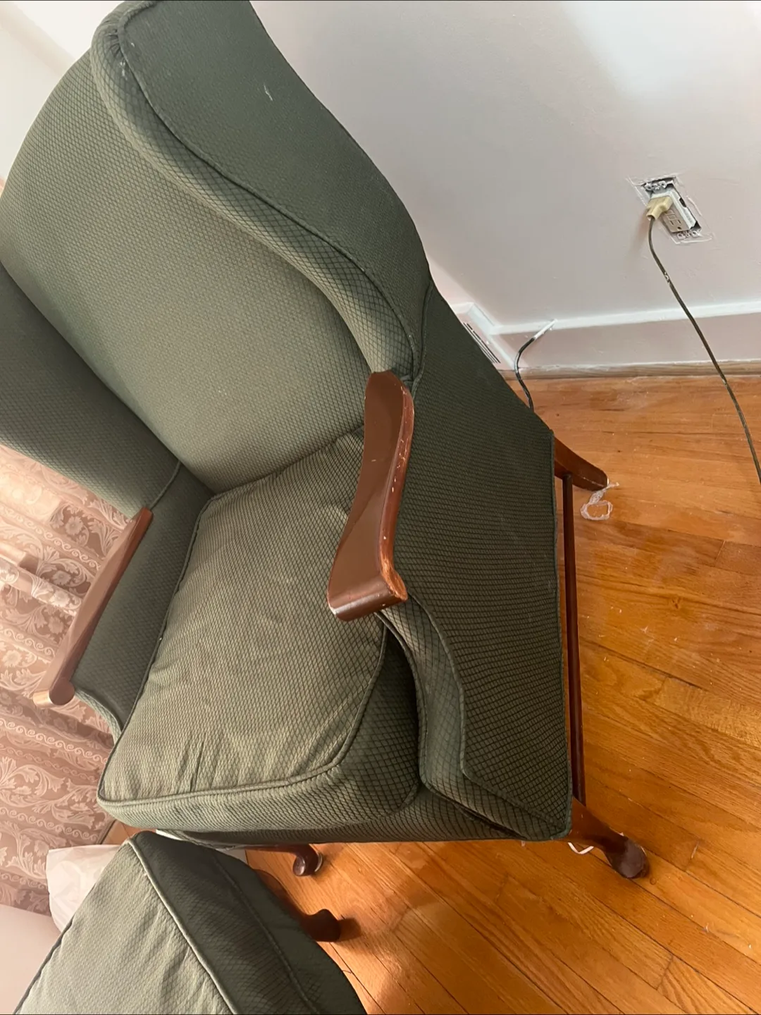 Wingback Chair with Ottoman - Green image indicator(5)