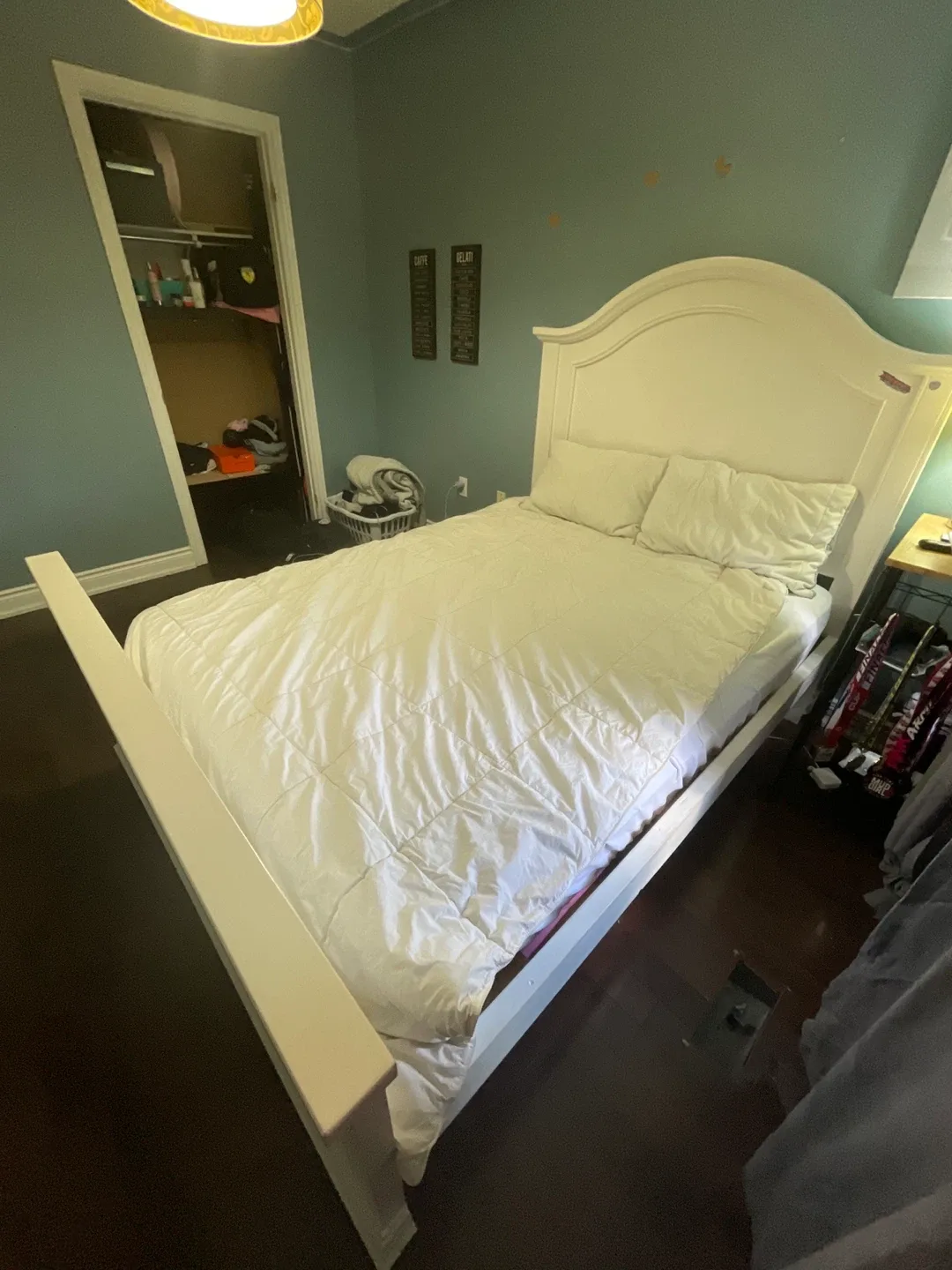 White Queen Size Bed with pillow cases image indicator(2)