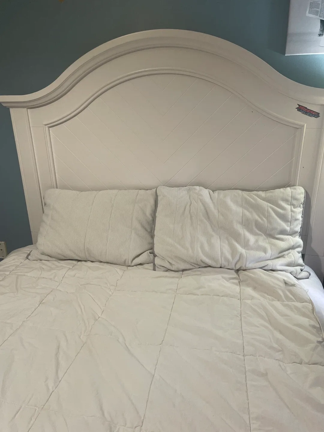 White Queen Size Bed with pillow cases image indicator(3)