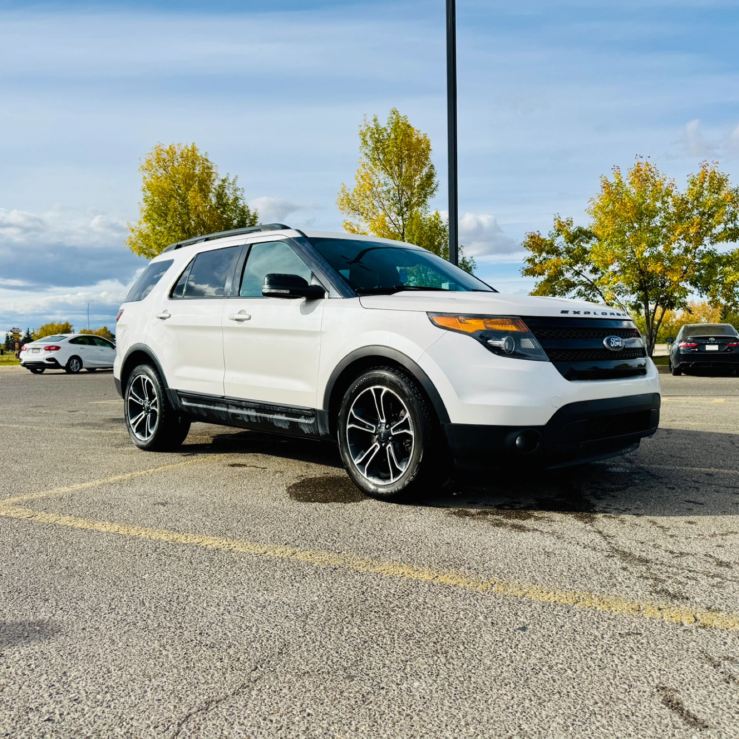 2015 Ford explorer sport awd — white/black — 192,000 km - photo 2
