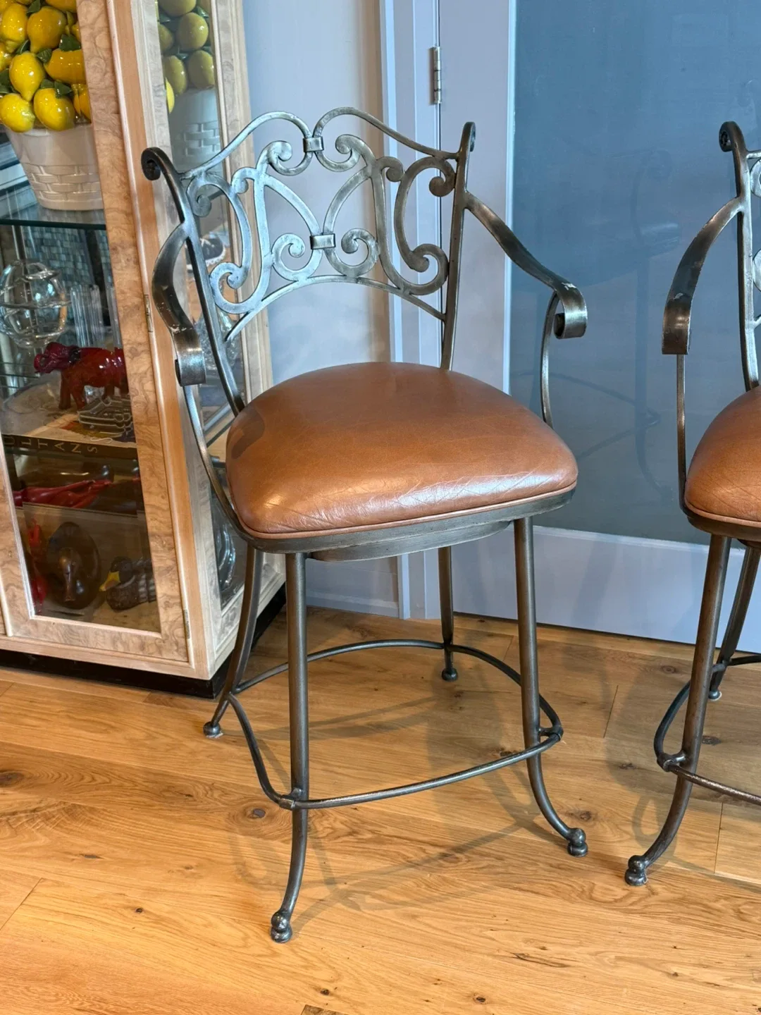 Ethan Allen Counter Stools image indicator(4)