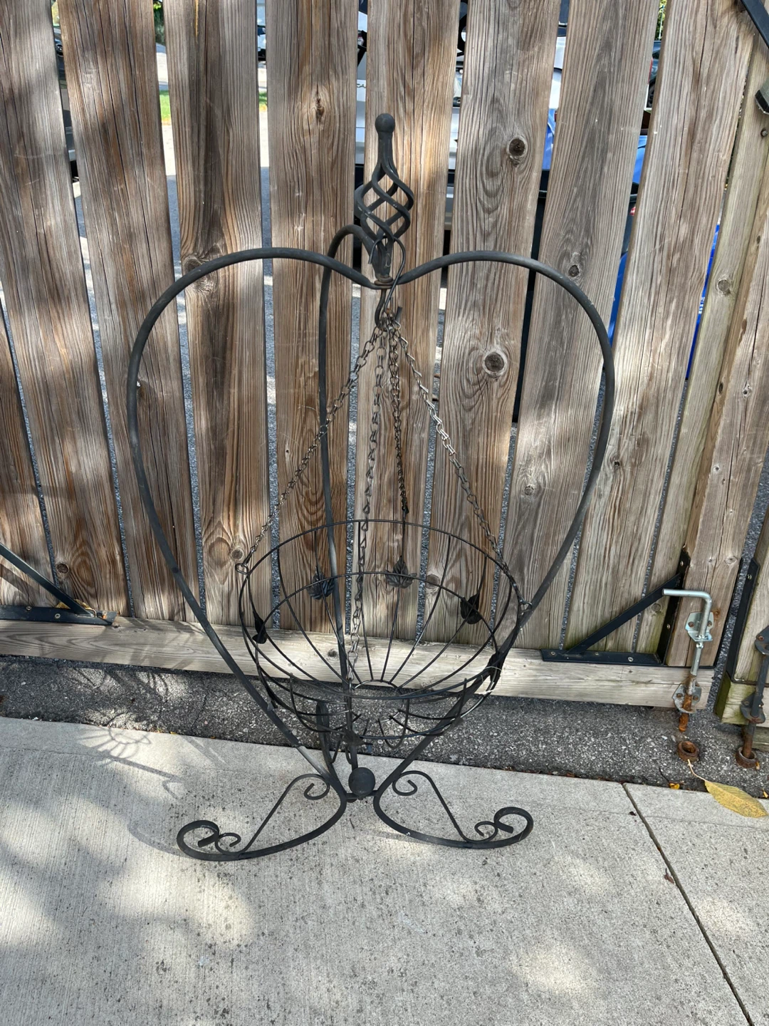 Metal Heart Shaped Plant Stand