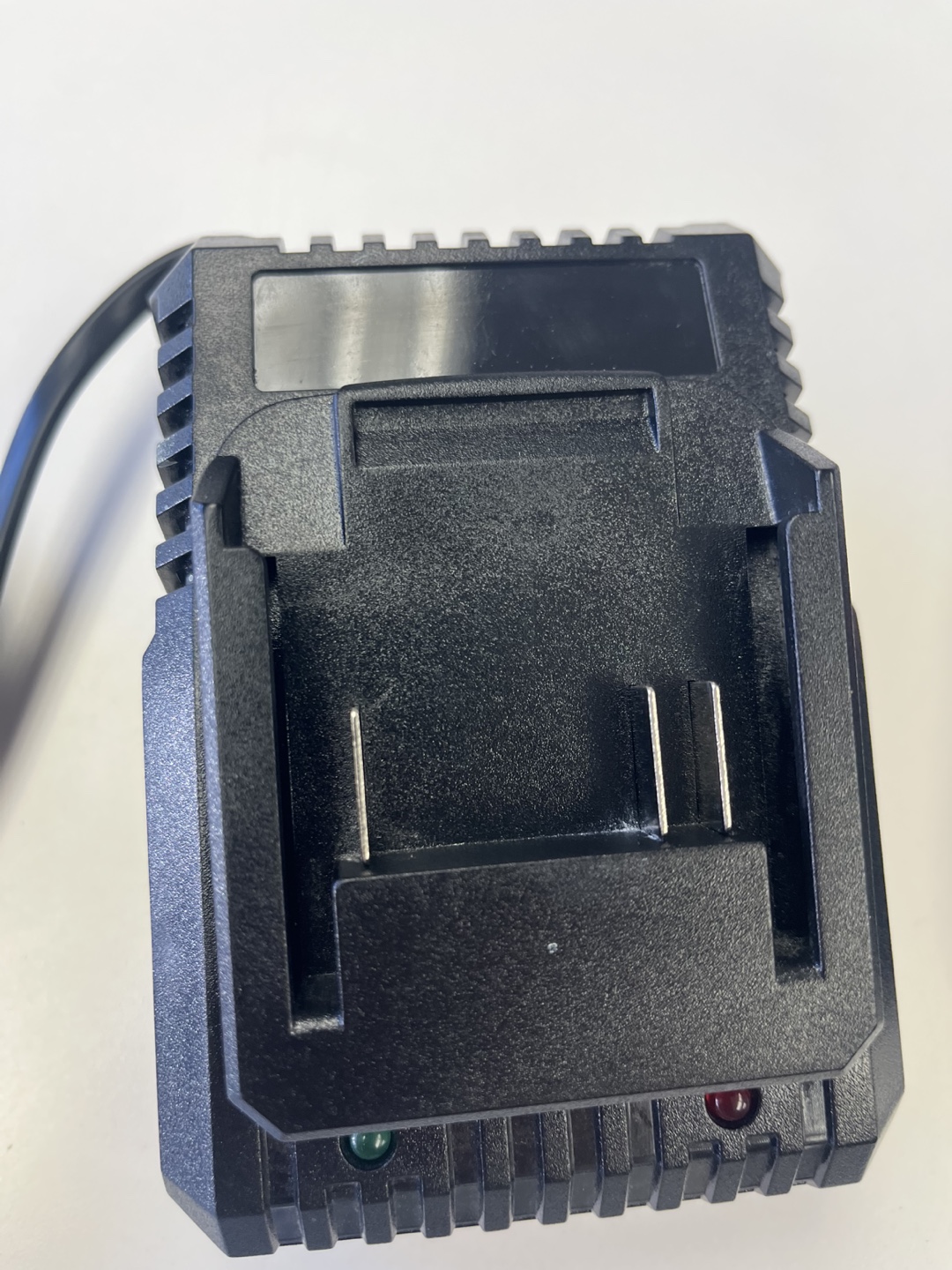 21V 2 Batteries and charger - photo 4