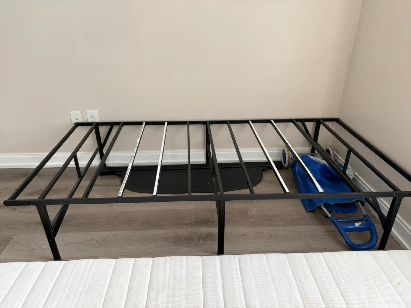 Metal Bed Frame - Black image indicator(2)