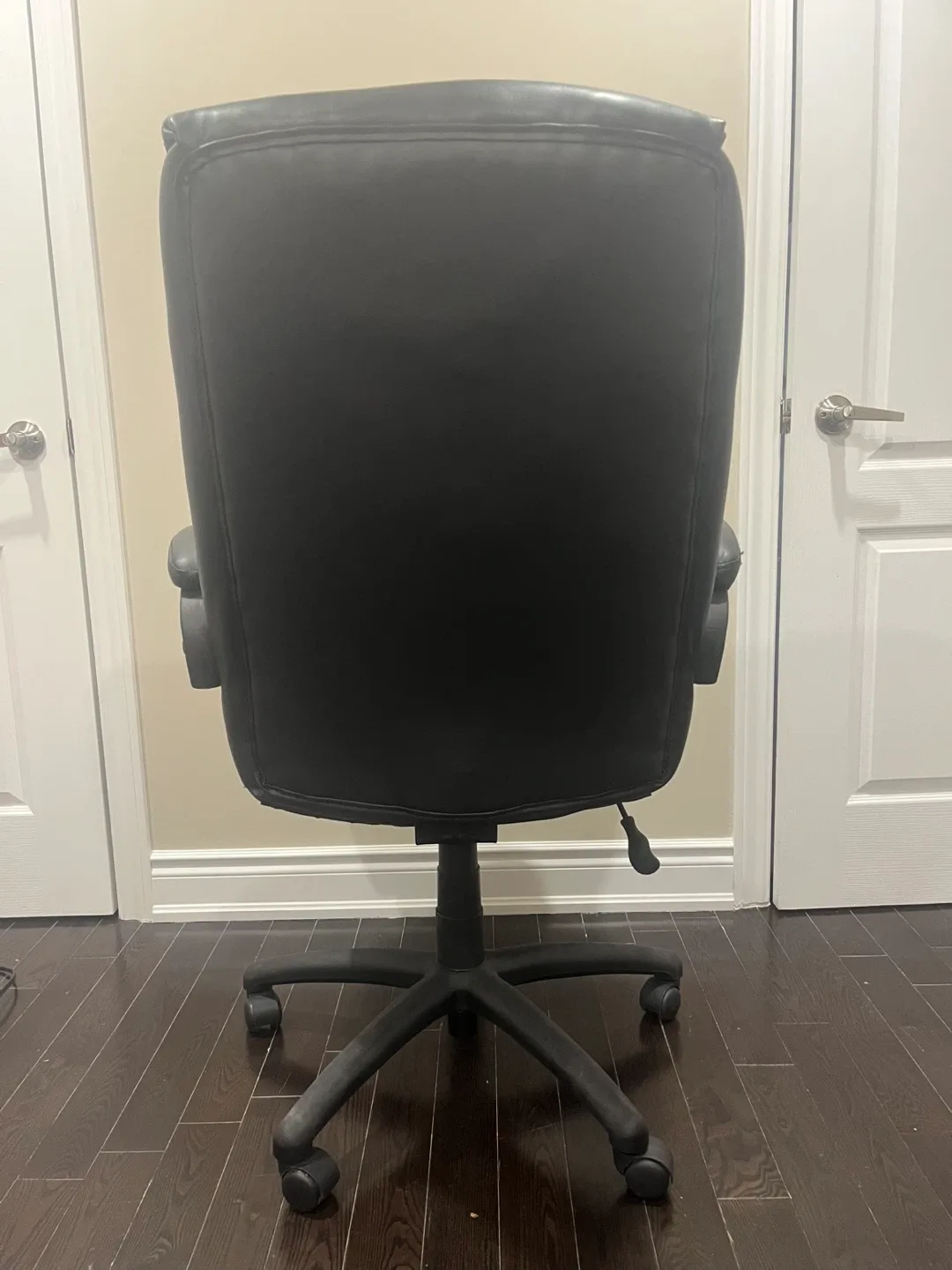 Black Leather Office Chair image indicator(3)