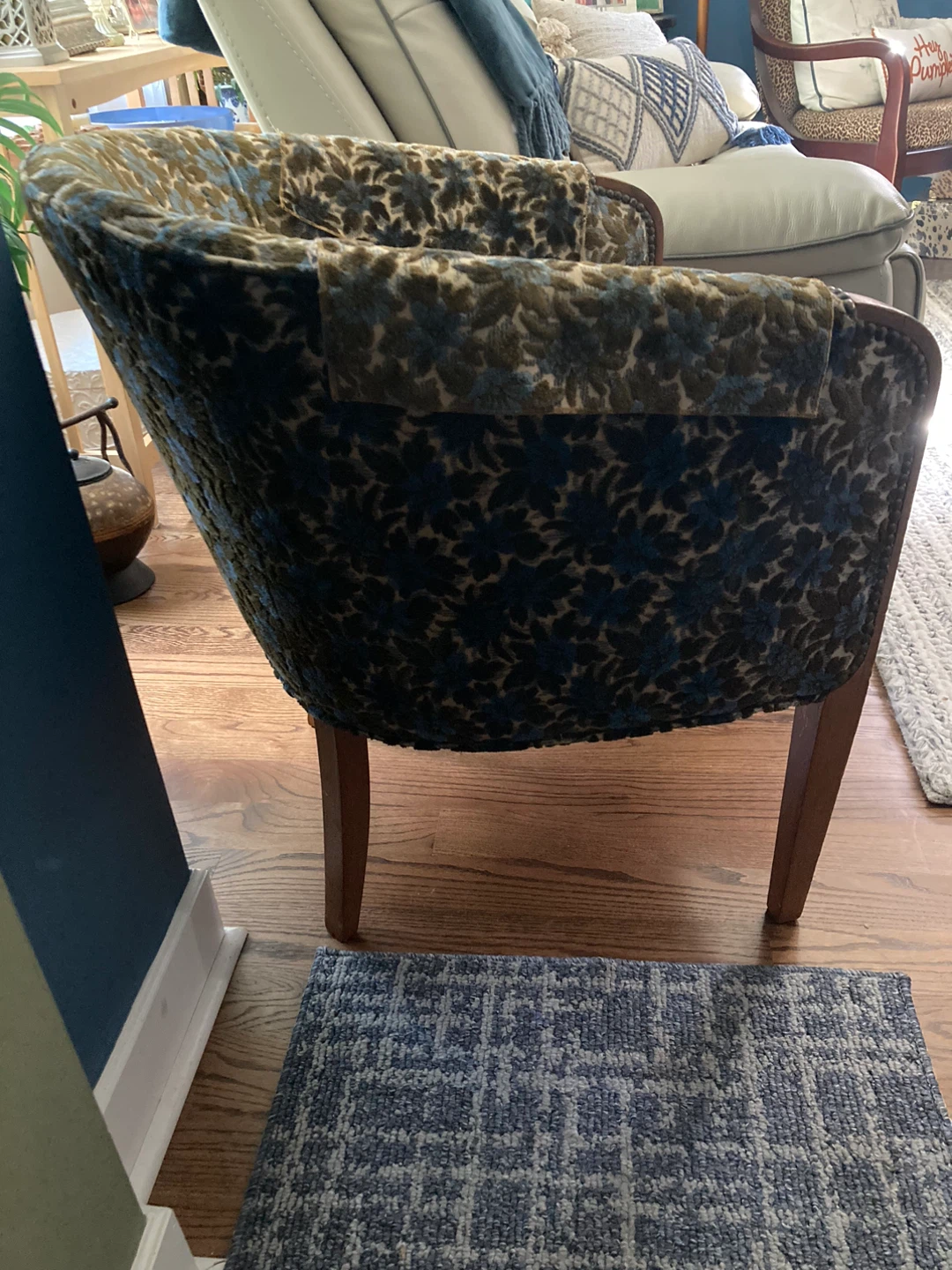 Accent chair - photo 2