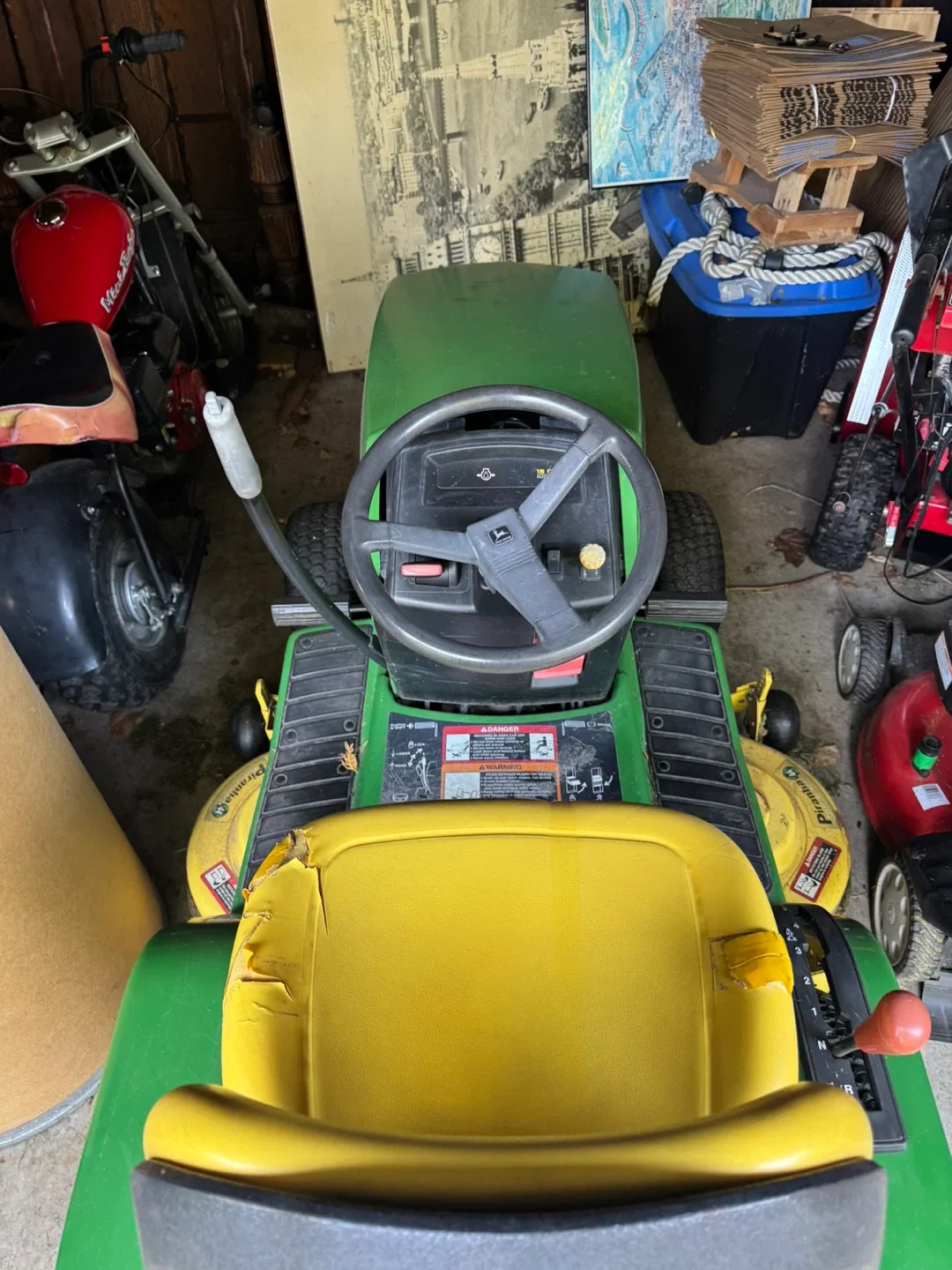 John Deere LX173 Riding Lawn Mower image indicator(2)
