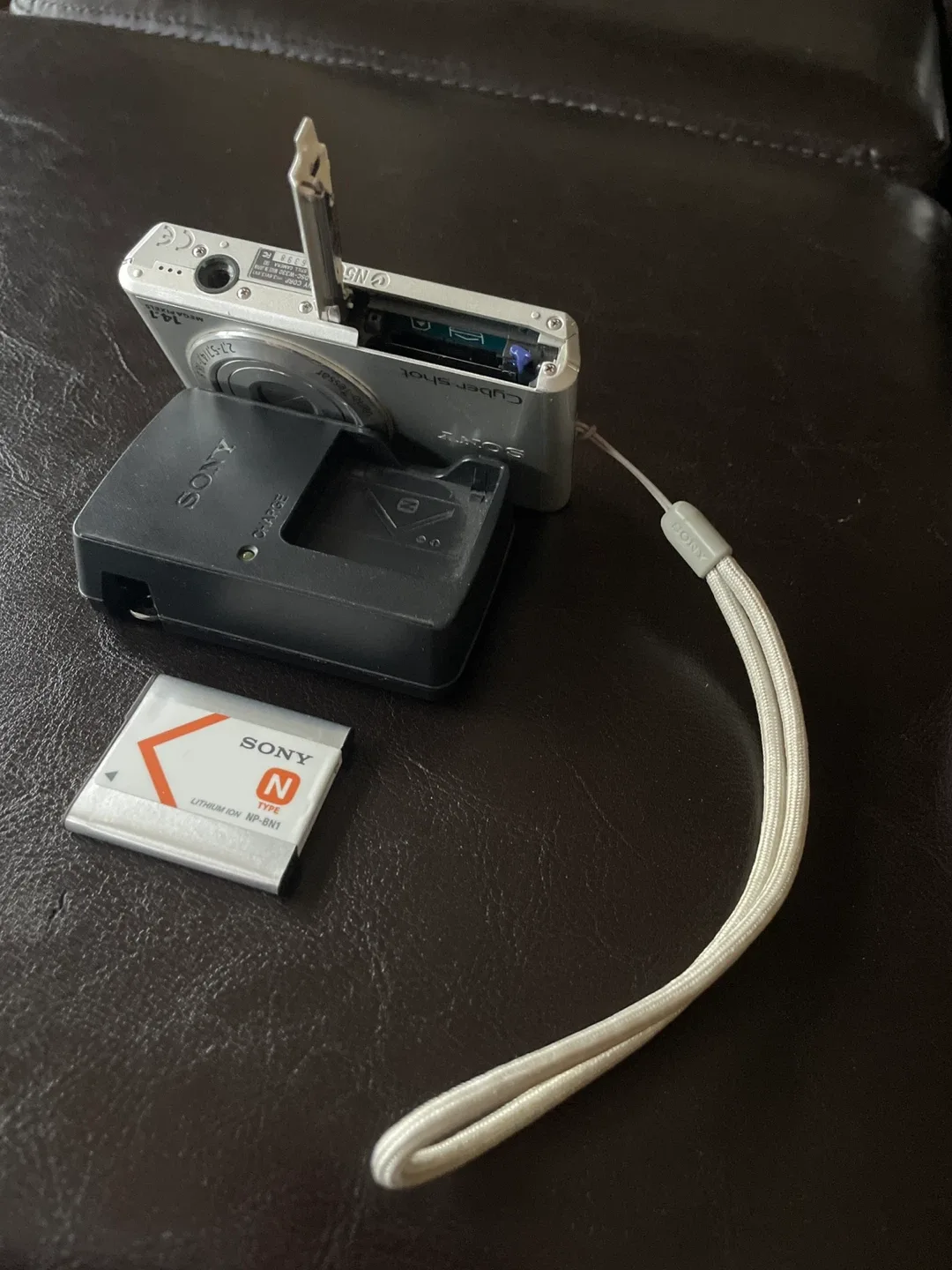 Sony Cyber-shot DSC-W330 Digital Camera image indicator(9)