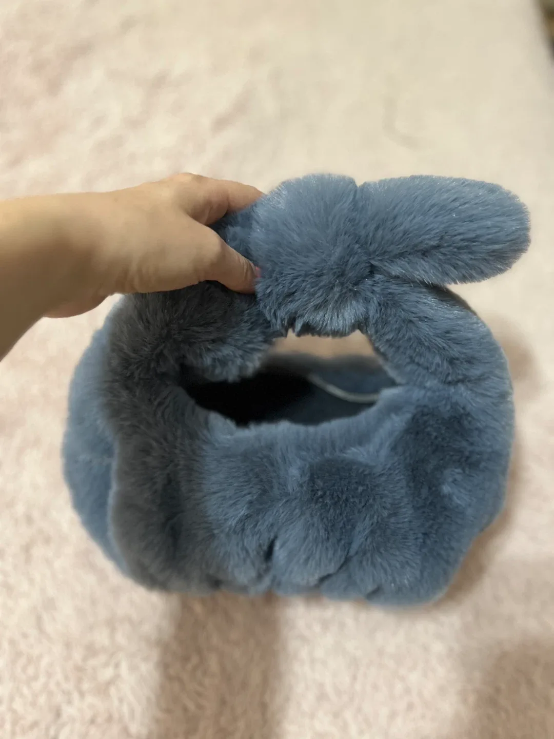 Fuzzy Blue Handbag image indicator(2)