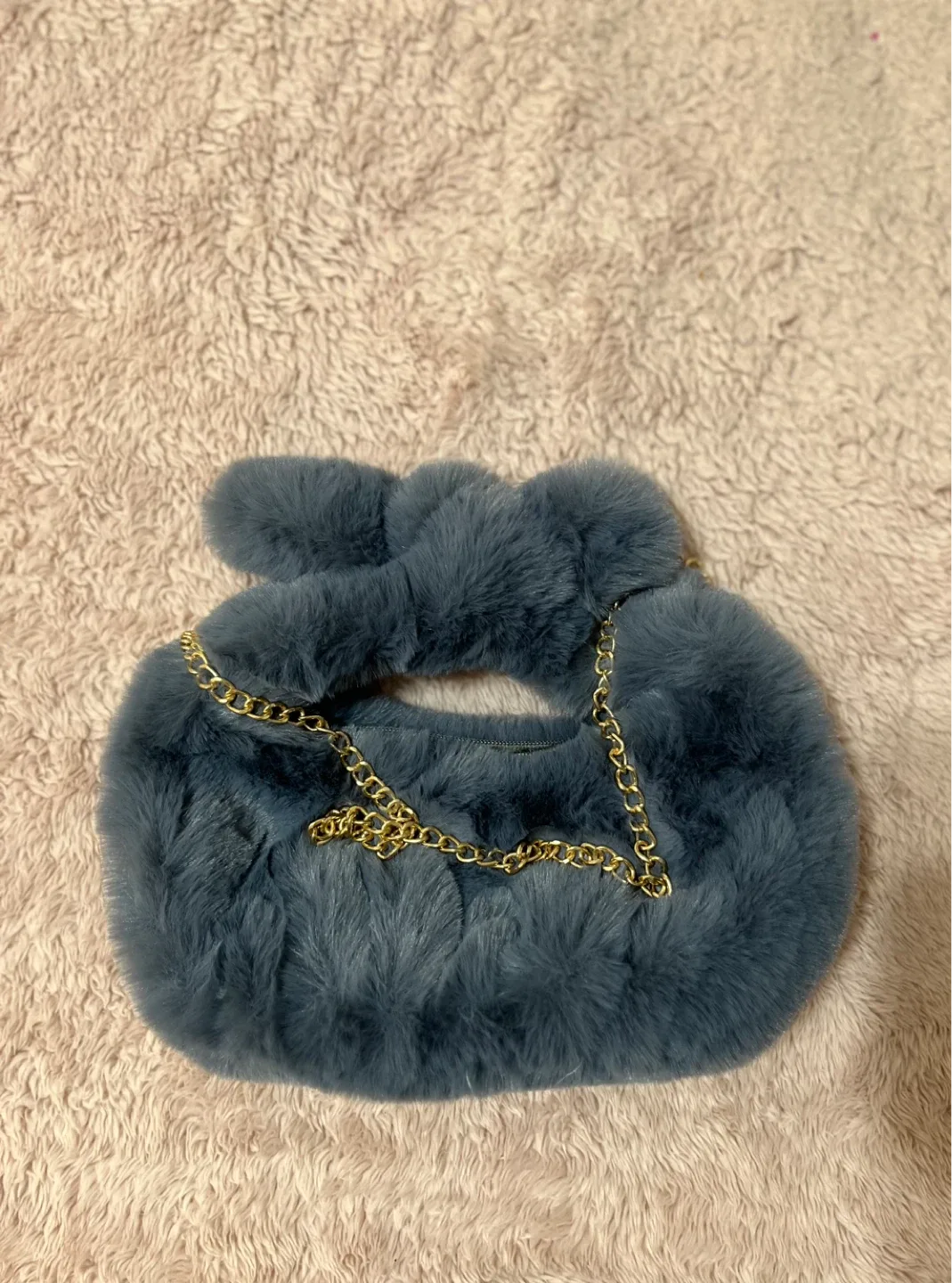 Fuzzy Blue Handbag image indicator(3)