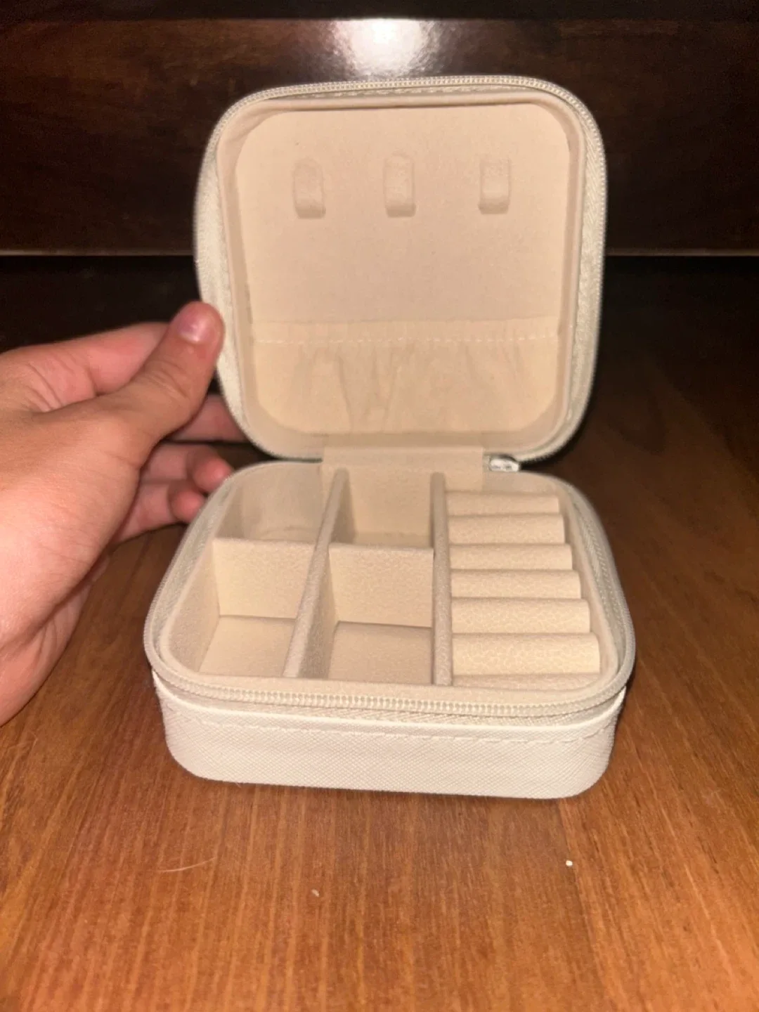 Personalized Travel Jewelry Box - Letter K image indicator(2)