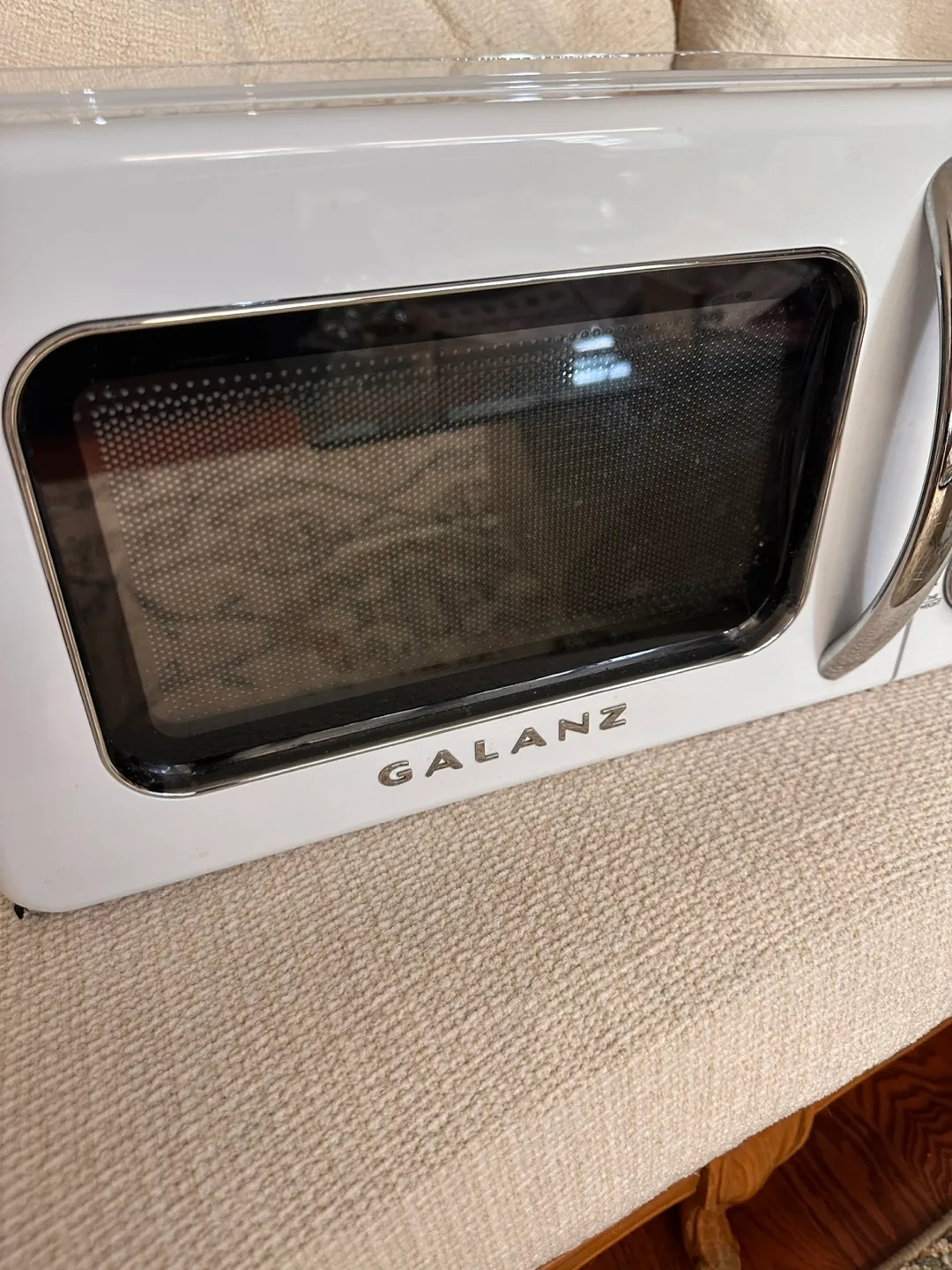 Galanz Retro Countertop Microwave - White image indicator(2)