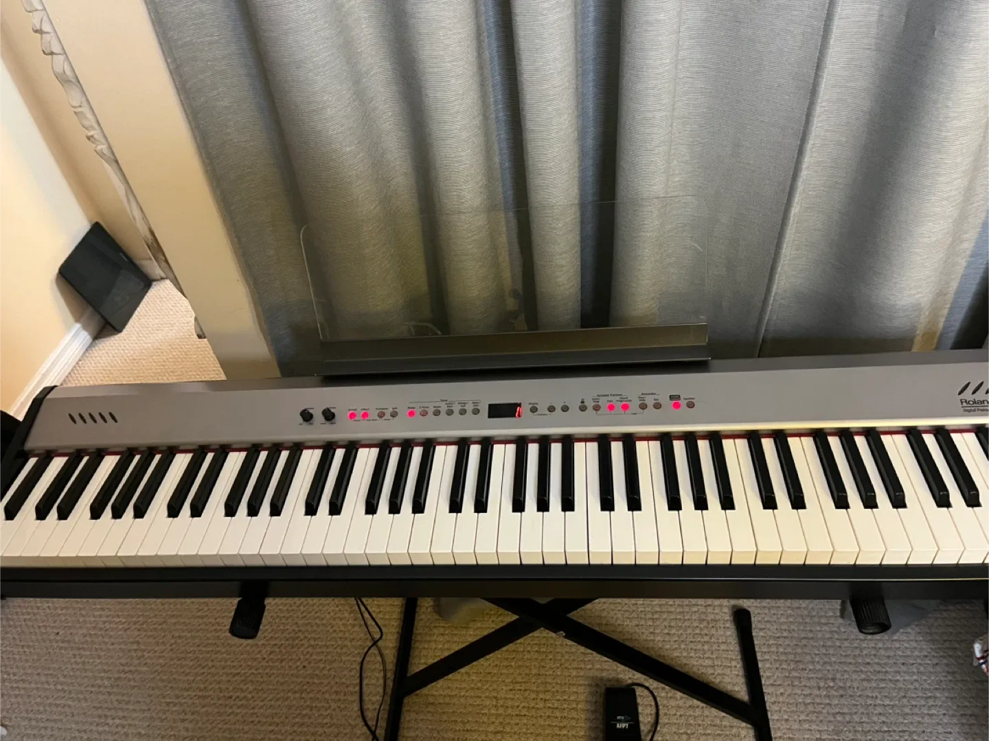 Roland FP-2 Digital Piano image indicator(2)