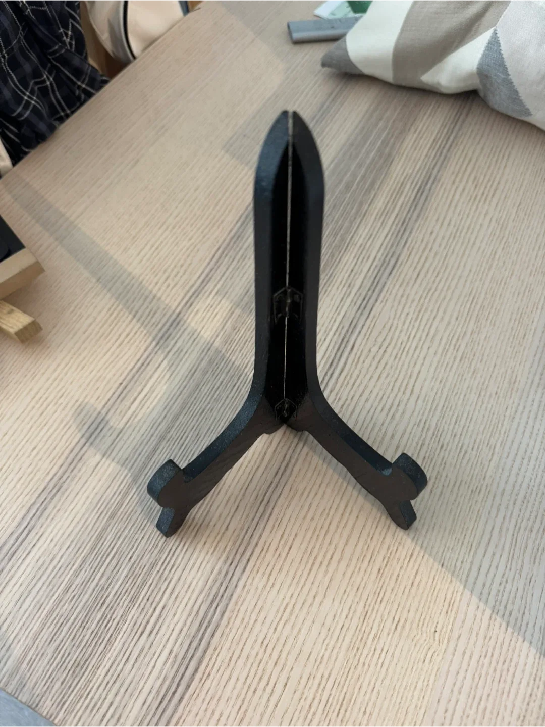 Black Plate Display Stand