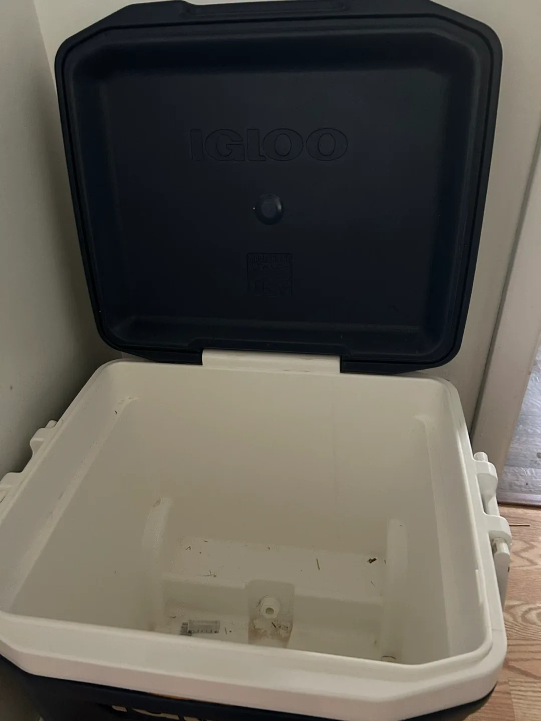 58L Igloo Cooler, With Wheels image indicator(4)