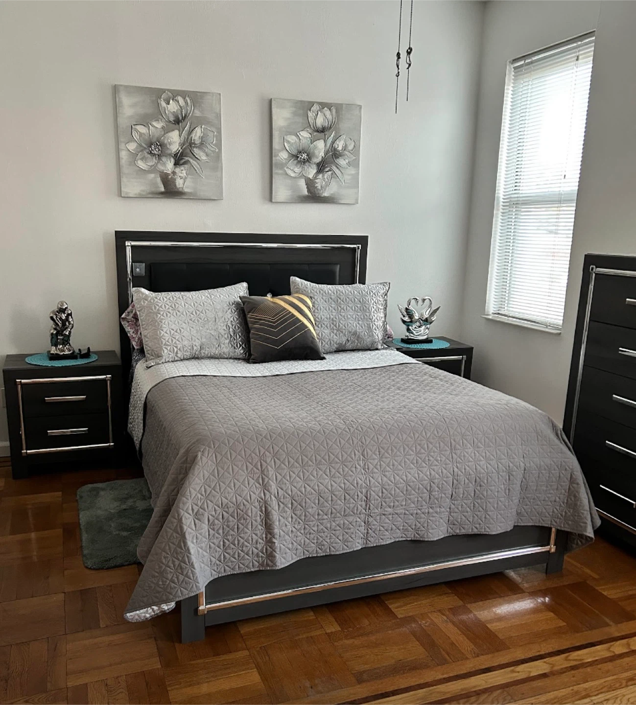Bedroom Set - Bed, Dresser, Nightstands - photo 2