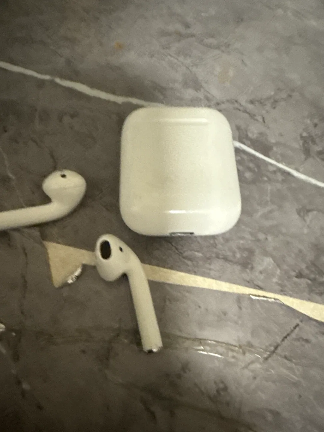 Apple AirPods (2nd generation) image indicator(3)