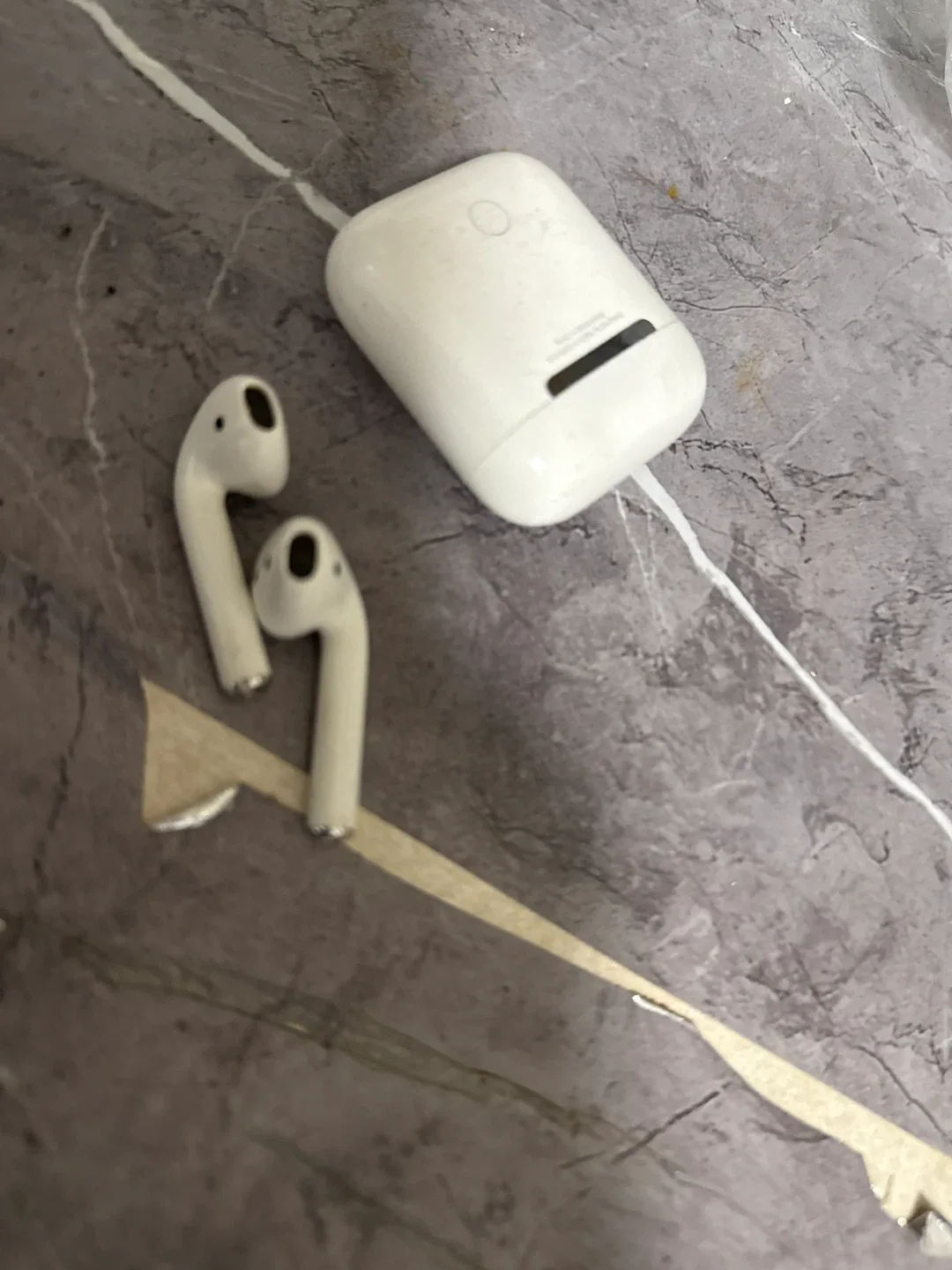Apple AirPods (2nd generation) image indicator(2)