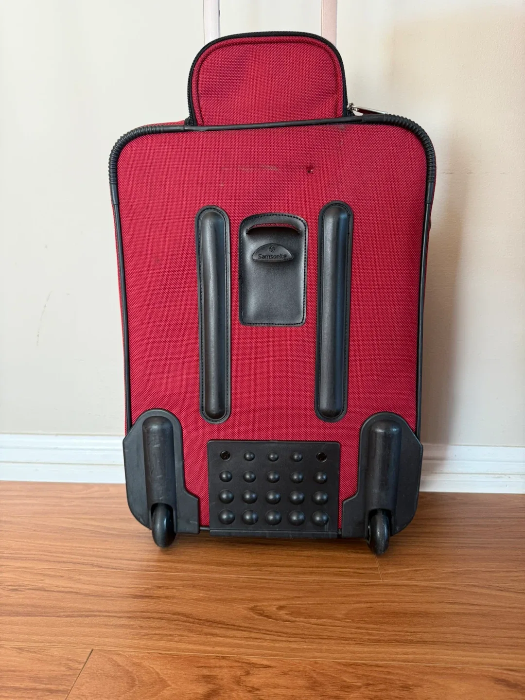 Samsonite Carry-On Suitcase 💰Price Negotiable: fair offer! image indicator(4)