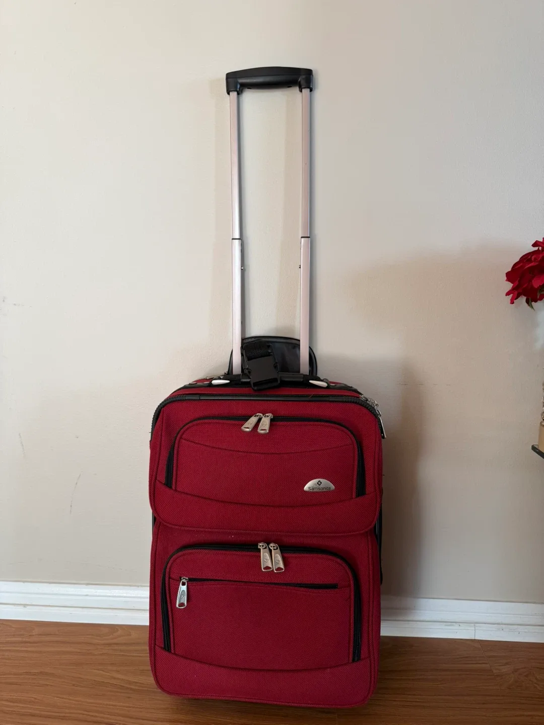 Samsonite Carry-On Suitcase (good condition, trusted brand) thumbnail