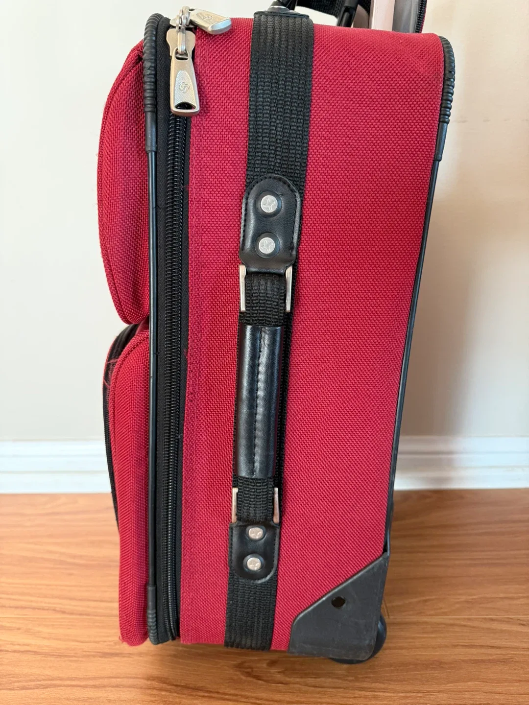 Samsonite Carry-On Suitcase 💰Price Negotiable: fair offer! image indicator(3)