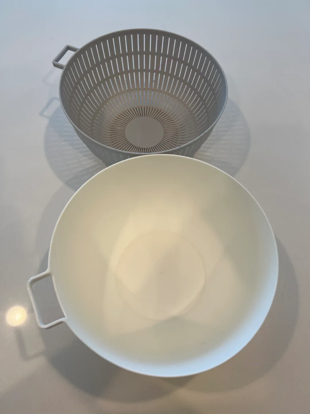 White Colander and Bowl Set image indicator(3)