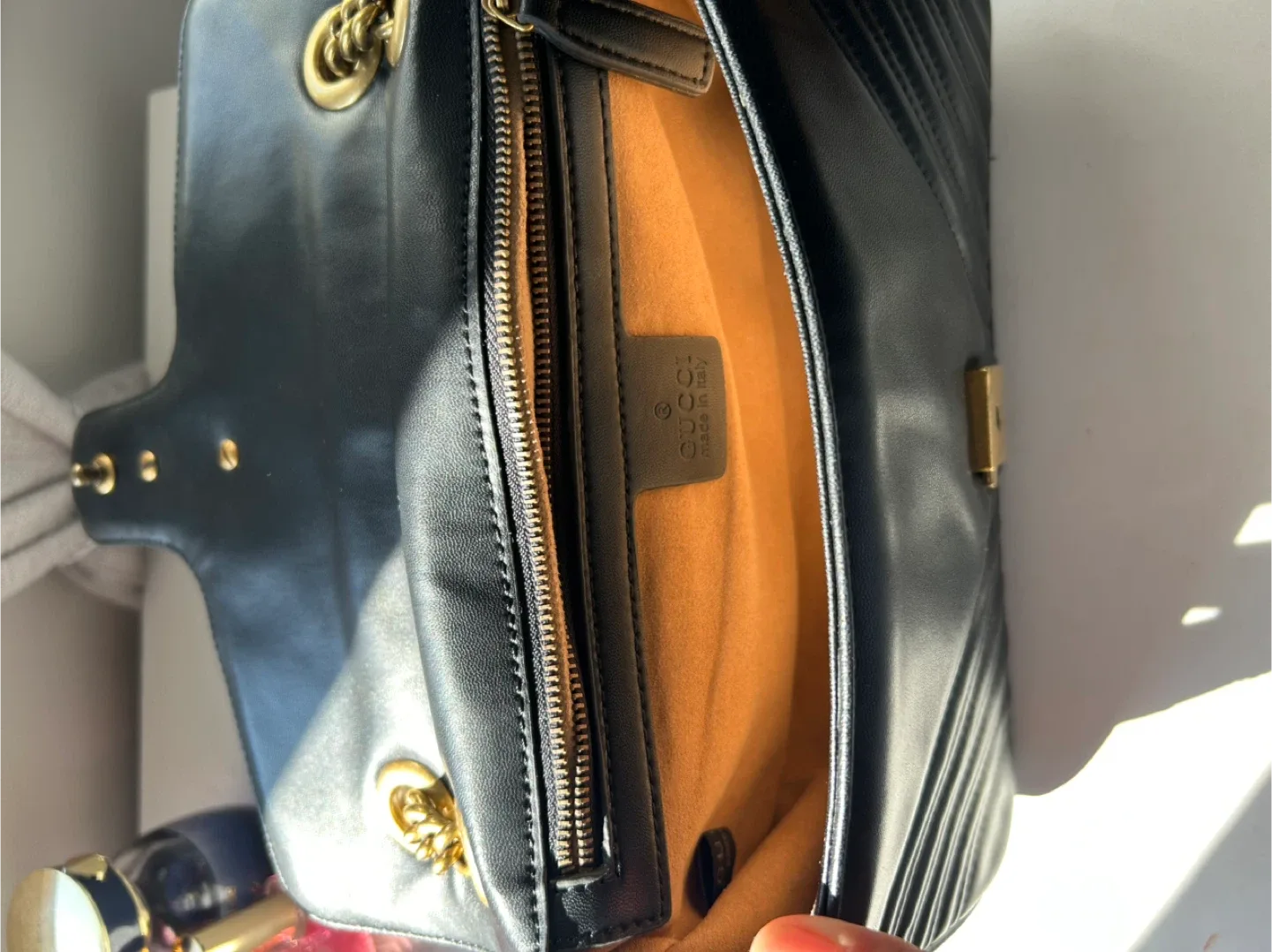 Gucci Marmont Small Black Shoulder Bag image indicator(5)