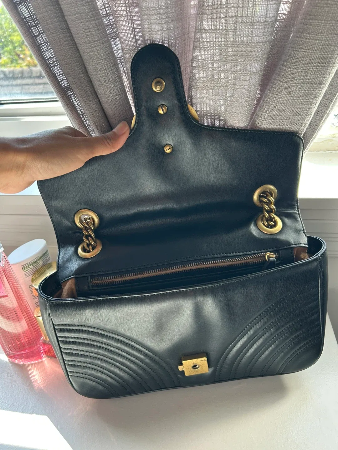 Gucci Marmont Small Black Shoulder Bag image indicator(6)