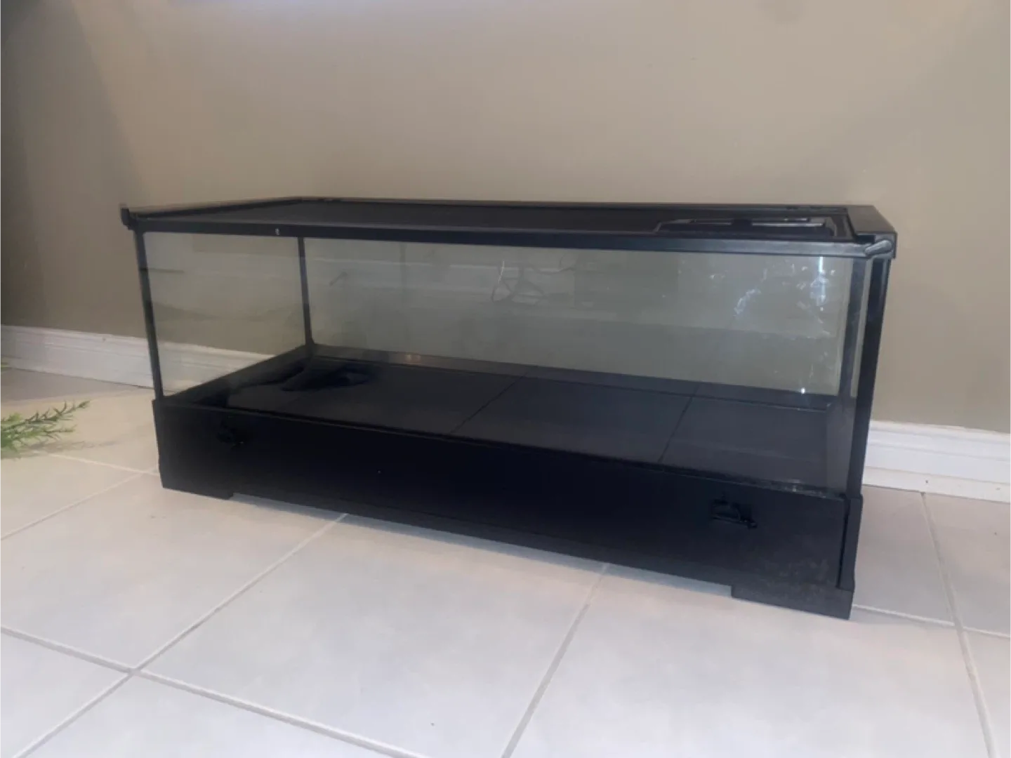 Reptile Terrarium with Accessories image indicator(2)