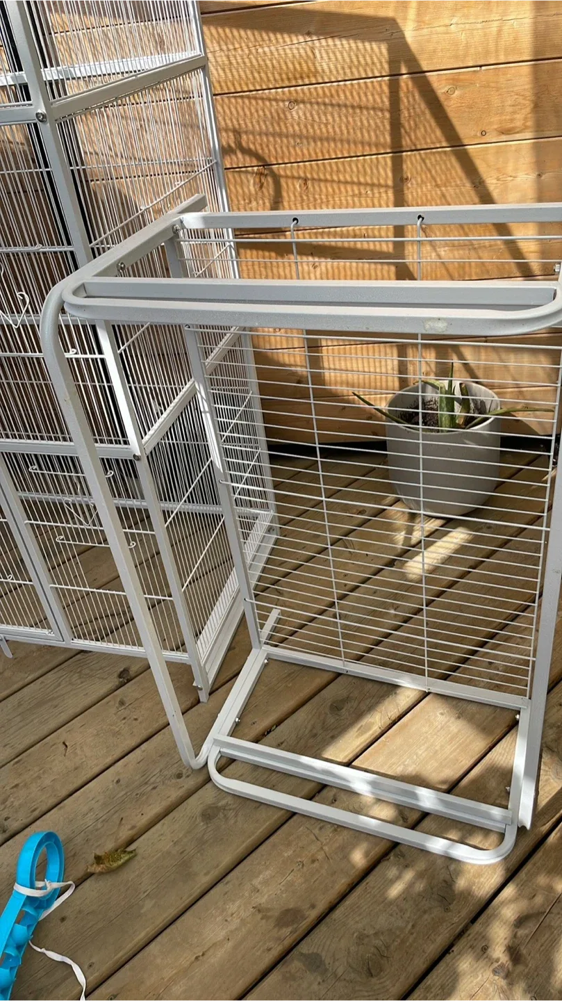 Large White Bird Cage - Like New! image indicator(4)