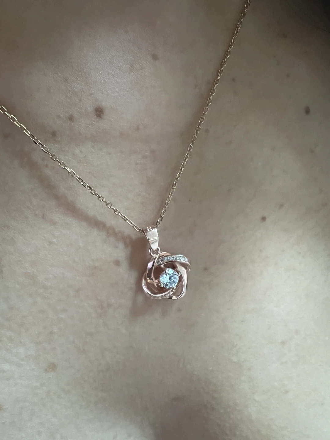 Elegant necklace with pendant. - photo 2