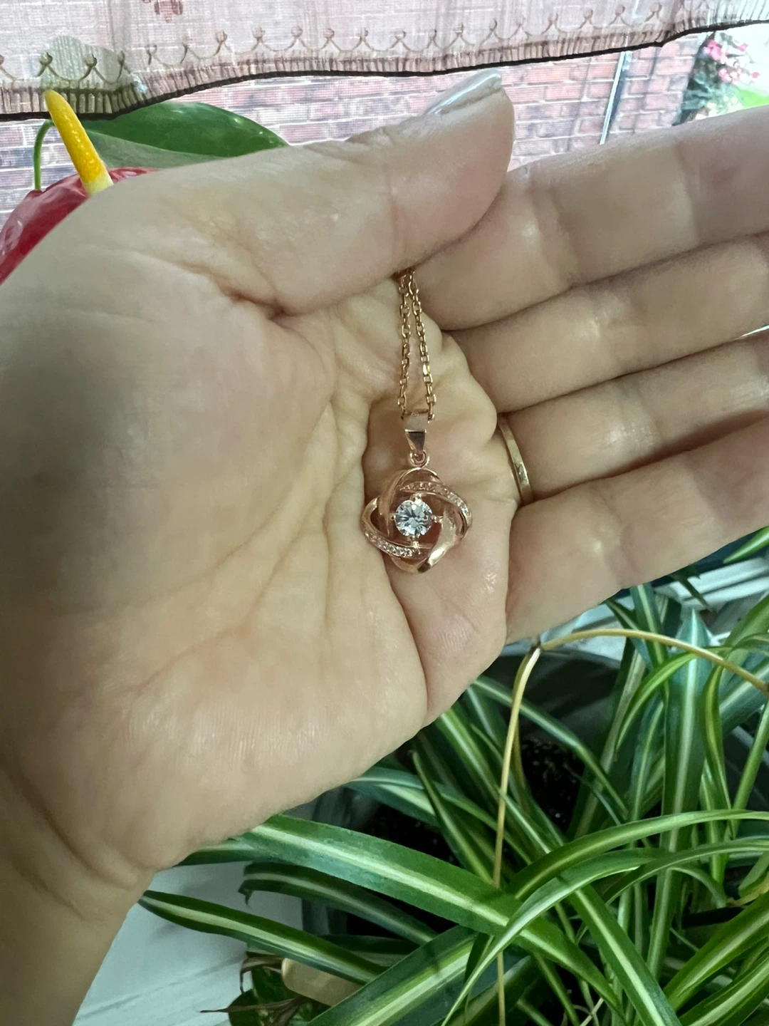 Elegant necklace with pendant. - photo 4