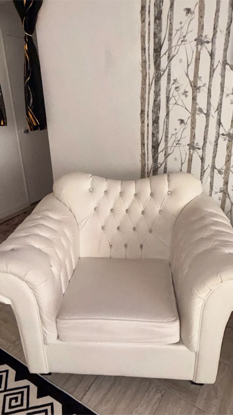 Cream Chesterfield Sofa Set image indicator(2)