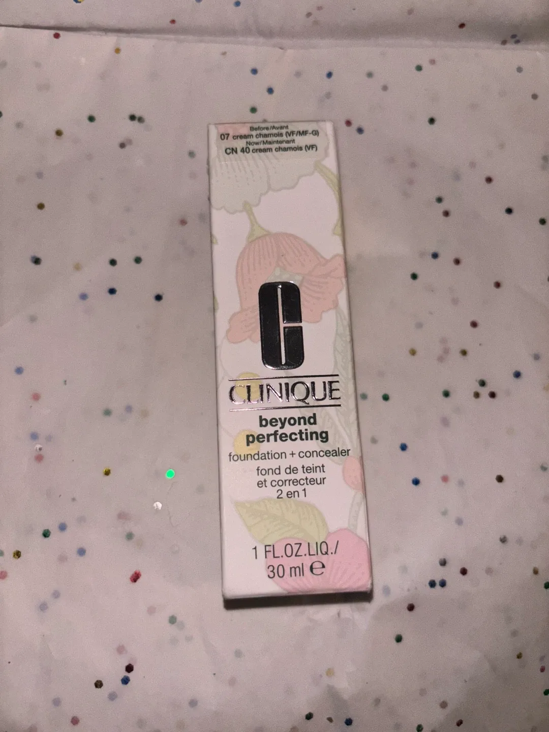 MAC Cosmetics Bundle - Eyeshadow, Cream, Foundation & More! image indicator(7)