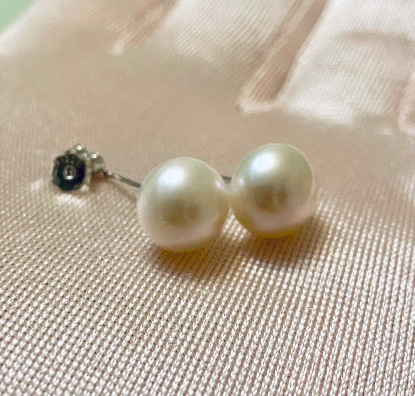 Pearl Stud Earrings thumbnail