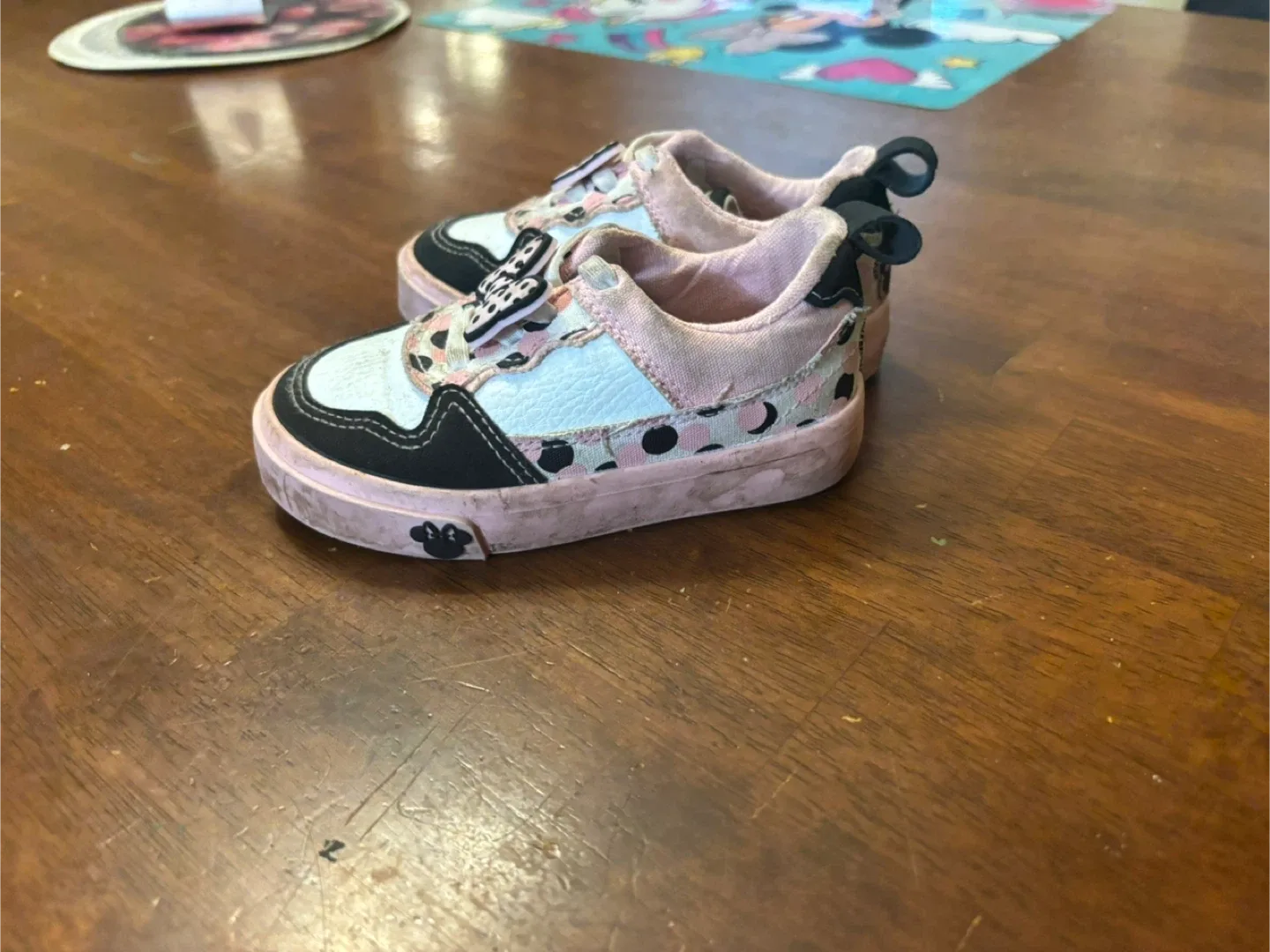 Minnie Mouse Toddler Shoes - Size 7 image indicator(2)
