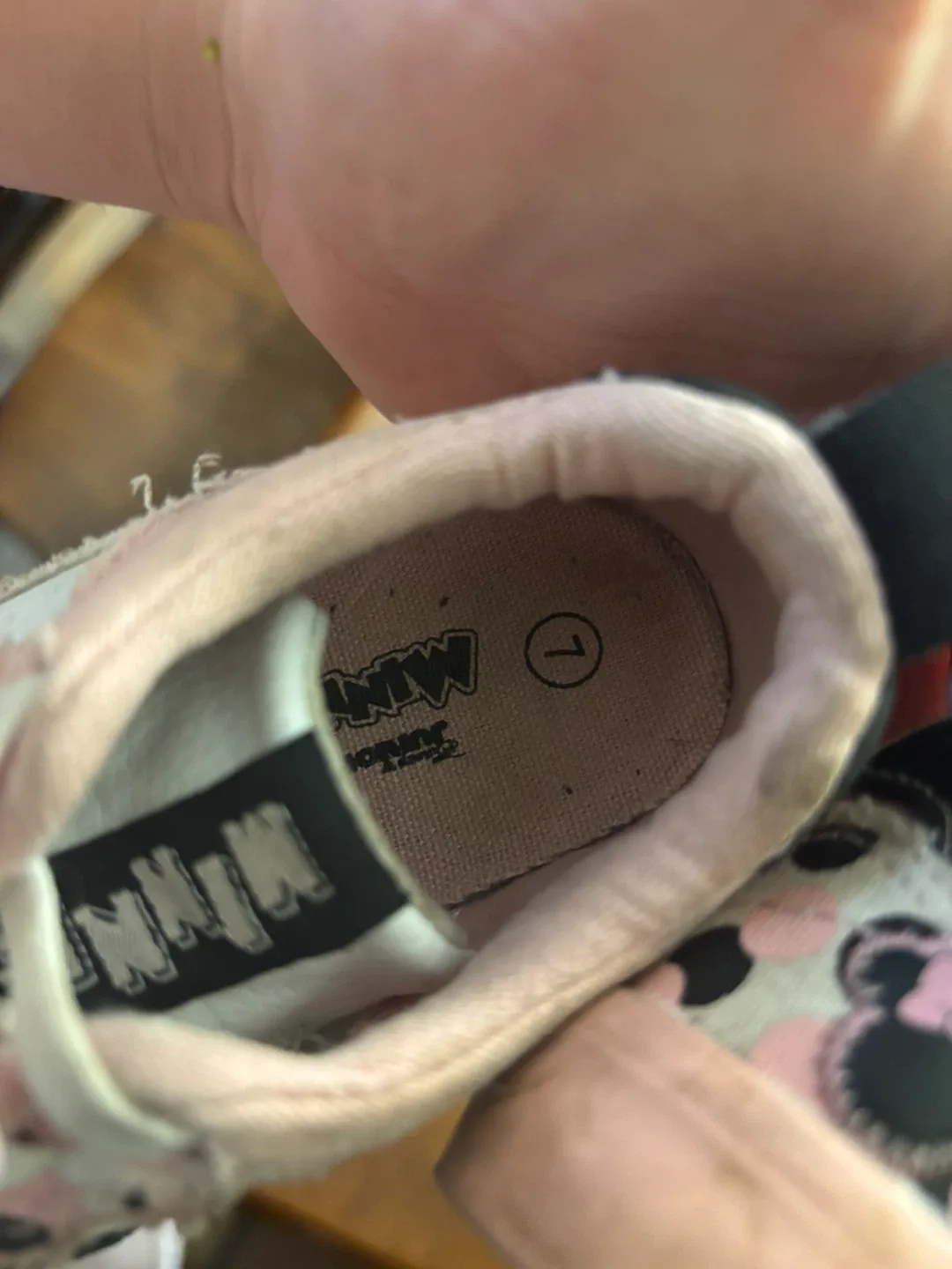 Minnie Mouse Toddler Shoes - Size 7 image indicator(5)