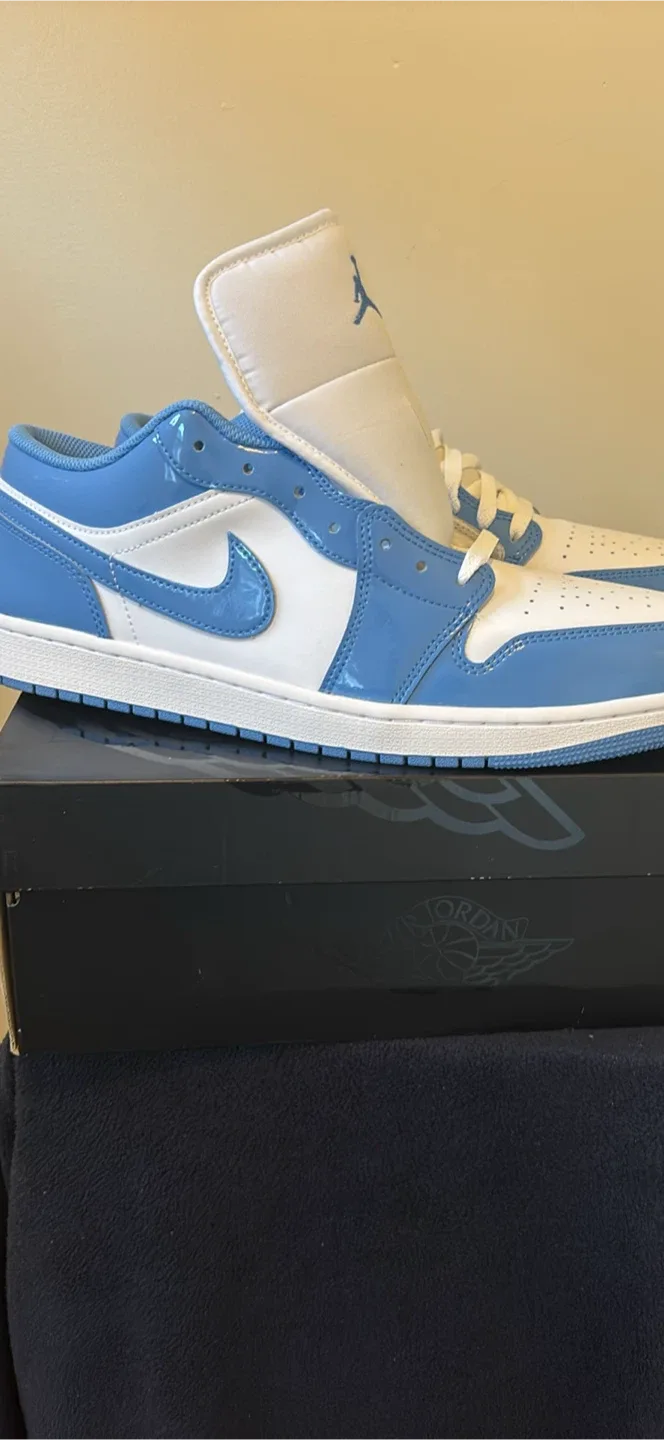 Air Jordan 1 Low SE Bleached Aqua Size 13 - New! image indicator(6)