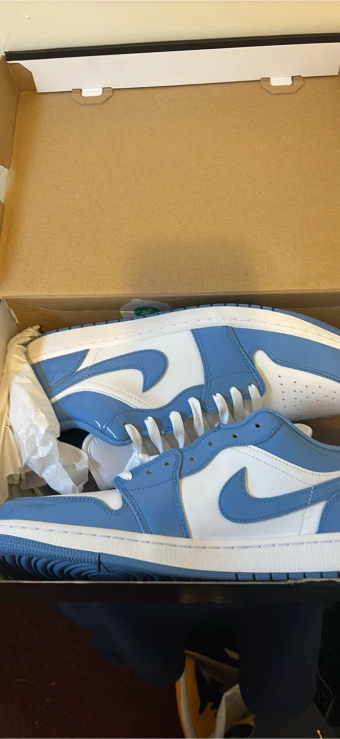 Air Jordan 1 Low SE Bleached Aqua Size 13 - New! image indicator(3)